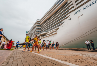 Trazendo mais de 3 mil passageiros, navio MSC Seaside chega a Maceió